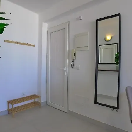 Coronado 4 *